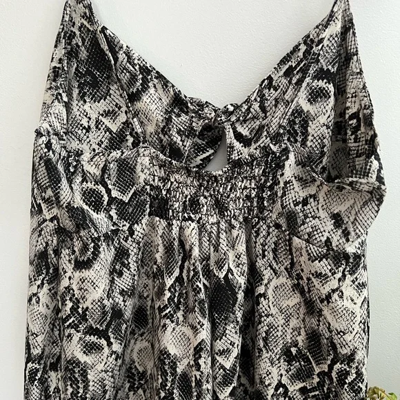 Chic Snake Print Cover-up - Picture 4 of 7